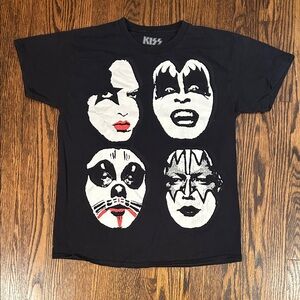 Kiss Graphic T-Shirt